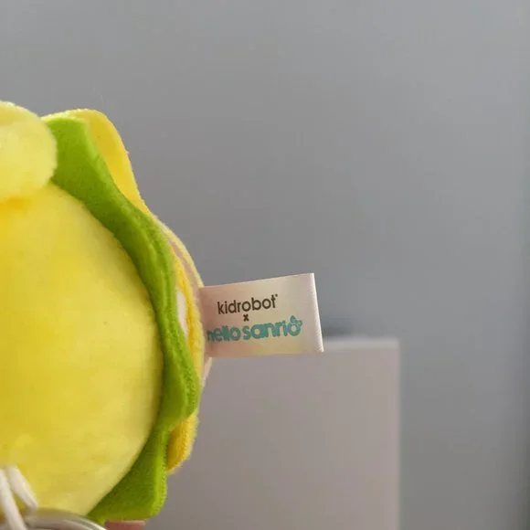 Kidrobot x Sanrio Pom Pom Purin Burger Plush - Picture 3 of 3